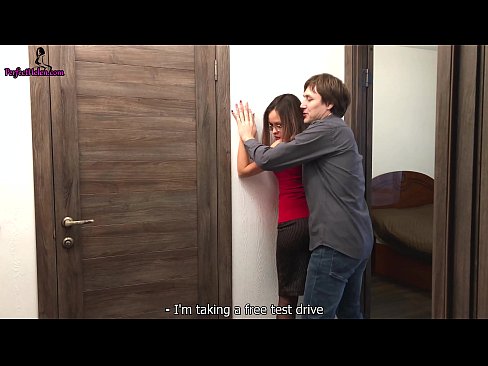 ❤️ Sexy Realtor Sensuly Jerks rẹ obo ati fokii Lakoko ti o n ta iyẹwu Rẹ - Krempai ❌ Fidio furo